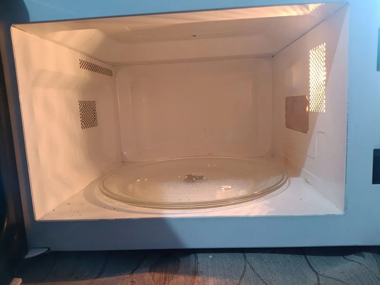 Microondas Brastemp 20 litros (usado funcionando aquecedor ok) - Foto 2