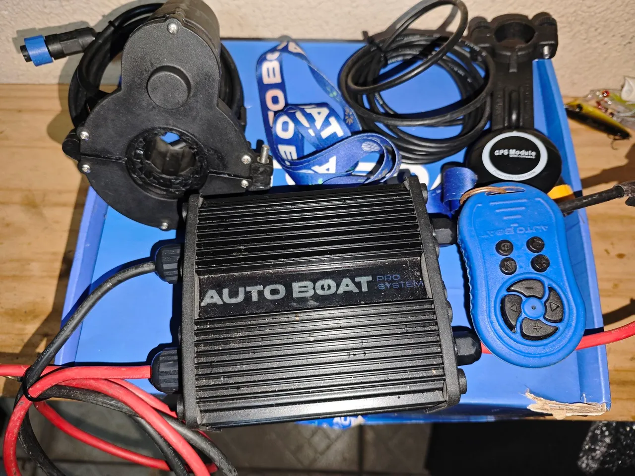 AUTO BOAT