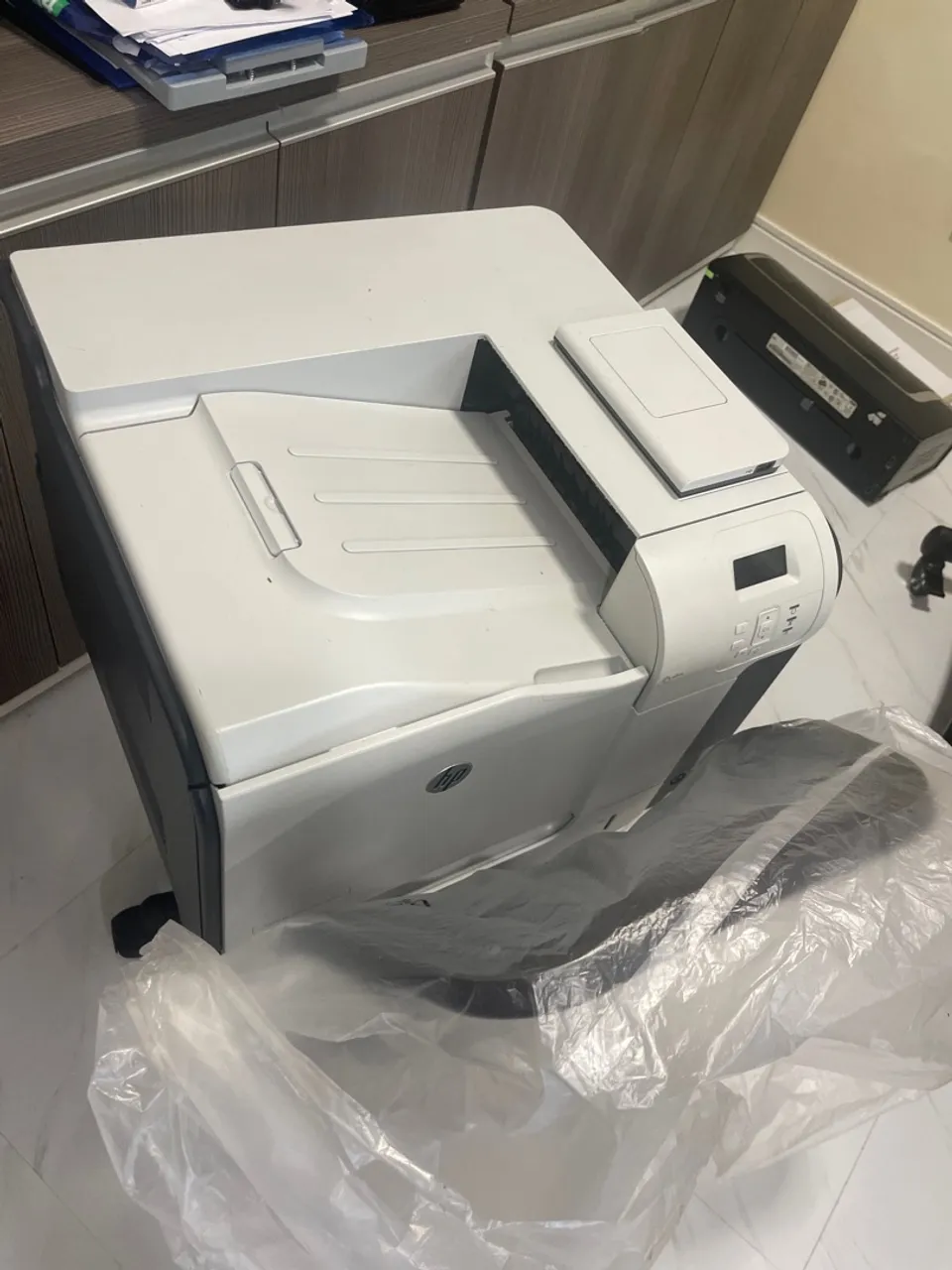 Impressora de grande porte laser colorida HP M551