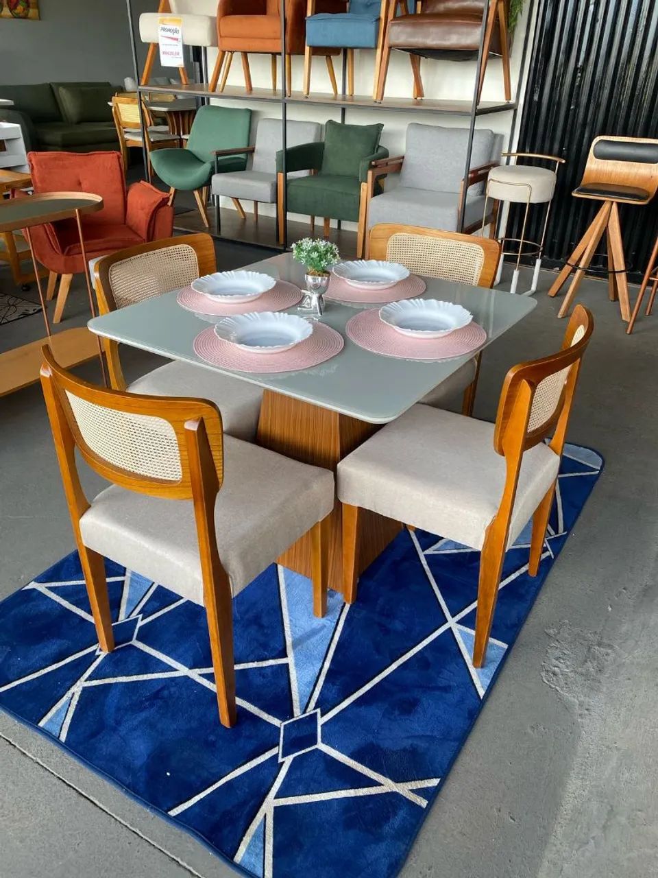 Conjunto Mesa de Jantar com 4 Cadeiras teladas - Foto 2