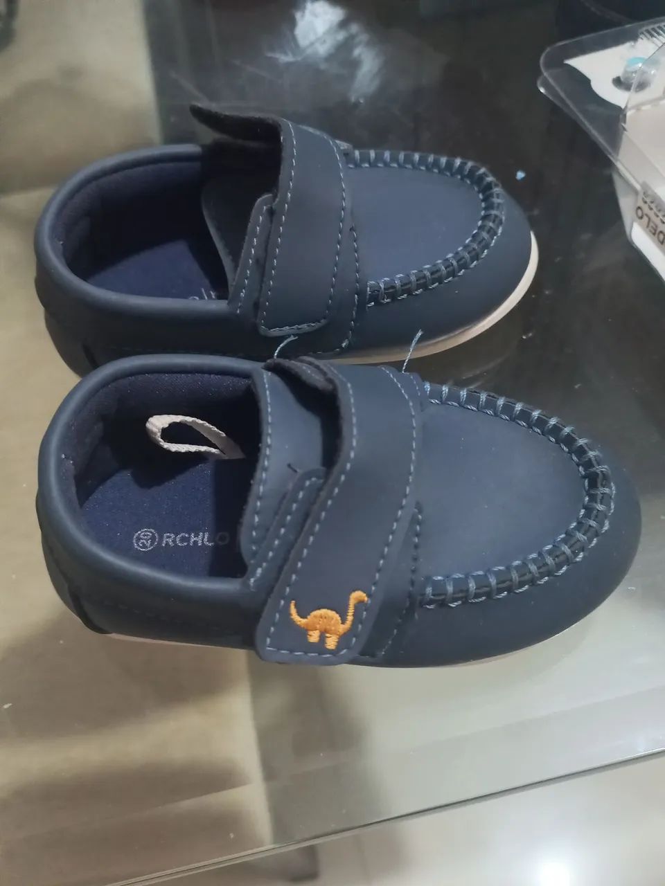 Sapatinho Infantil Azul com Detalhe de Dinossauro - Foto 2