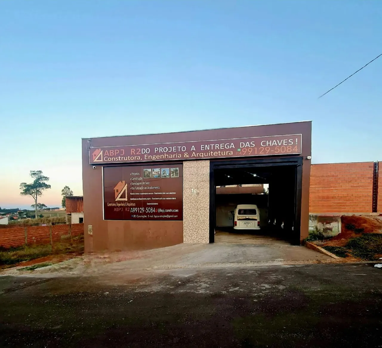 Casa para venda possui 260 metros quadrados com 5 quartos em Jardim Carolina - Pardinho -