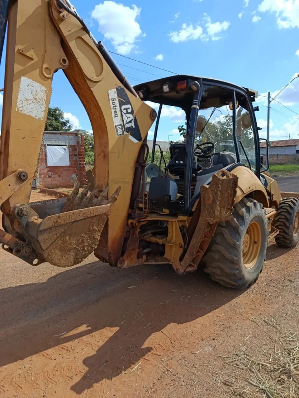 Retroescavadeira 4x4 - Ano 2013 cat case  - Foto 3