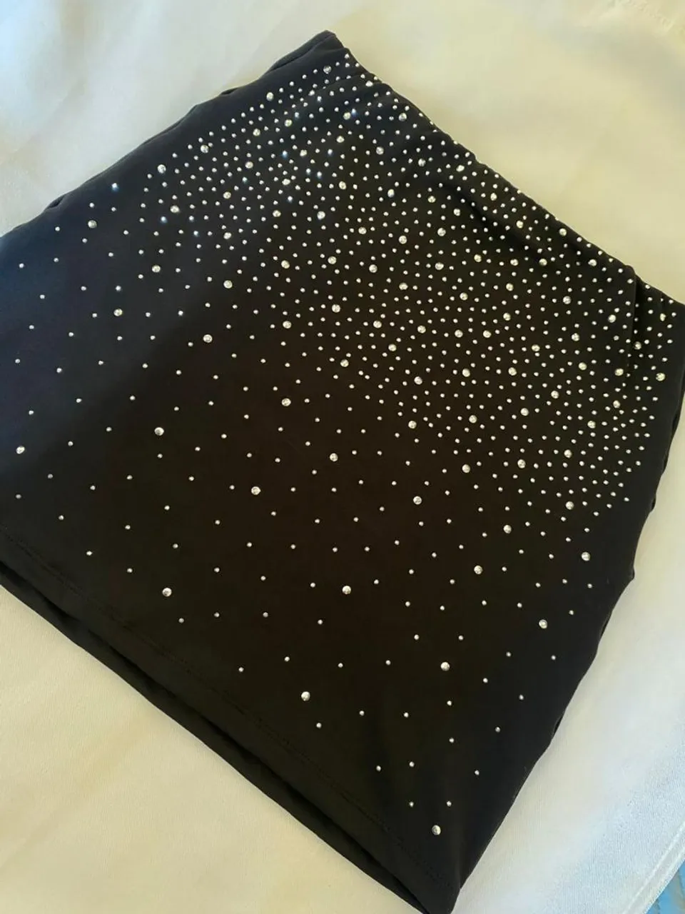 Saia preta com strass
