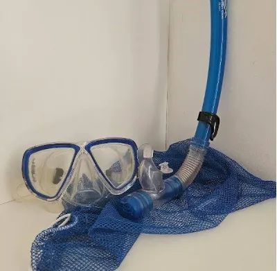 Oculos e respirador de mergulho adulto e infantil R$ 100,00 CADA R$ 100,00 R$ 100,00