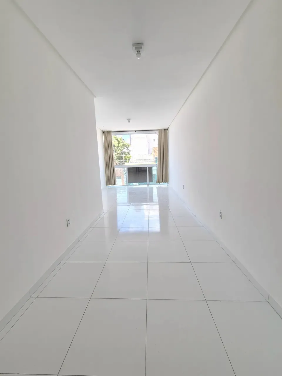 Alugo casa 02 quartos, 01 wc, primeiro andar na Pajuçara