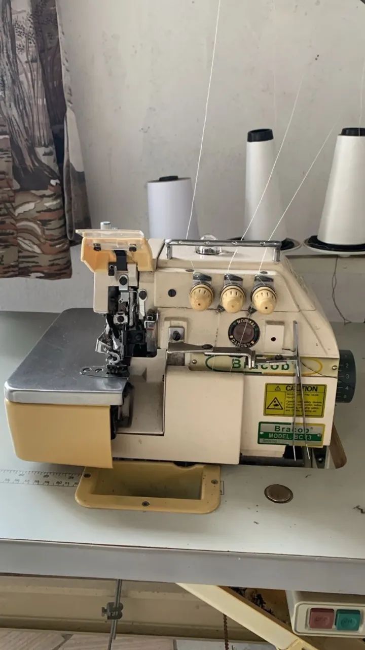 Maquina de costura overlock