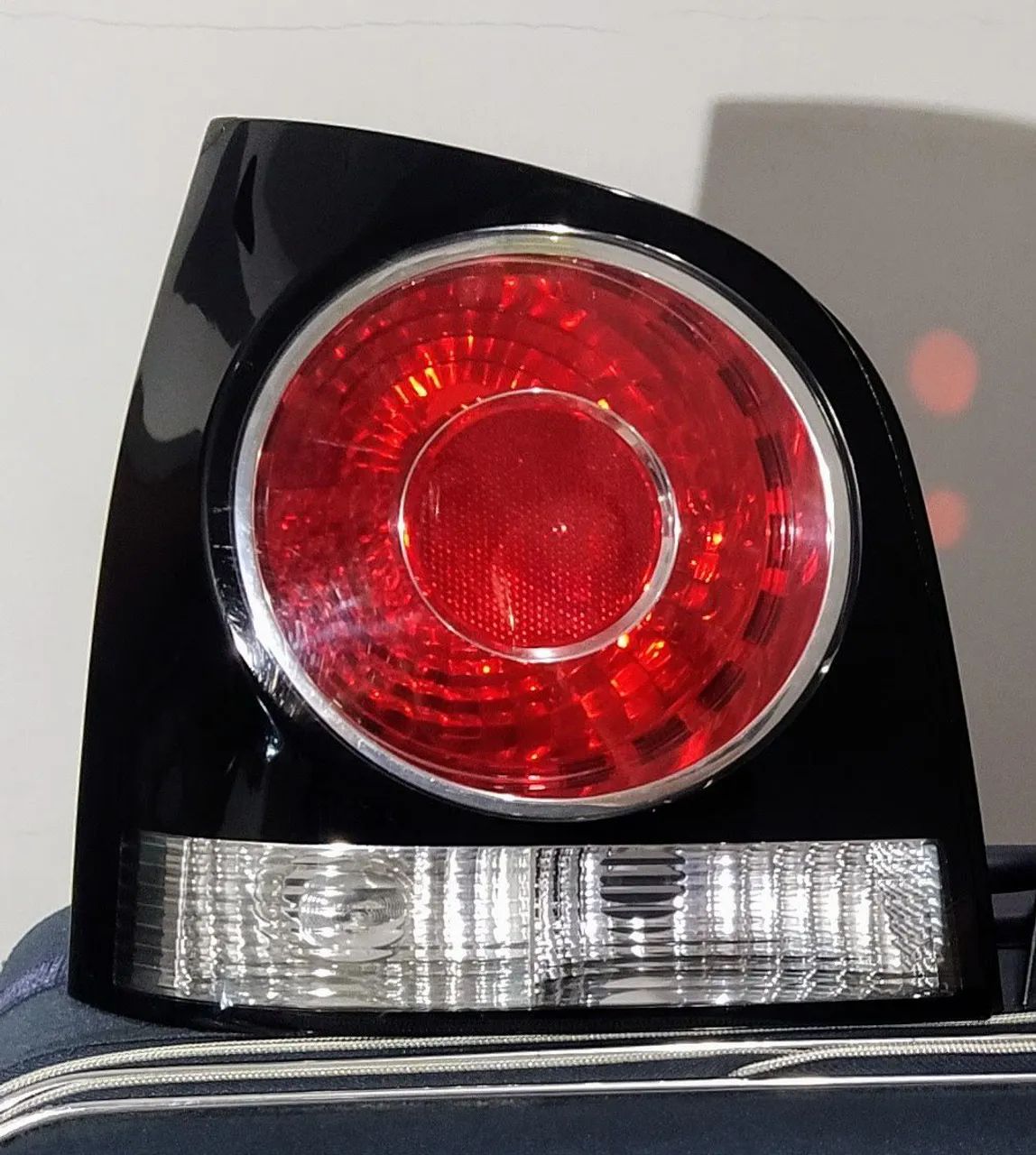 Lanterna Traseira Esquerda Polo original VW - Lente preta