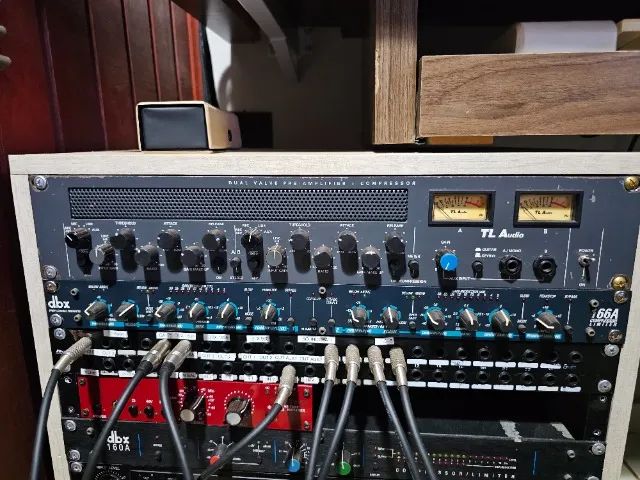 Processadores de áudio - Pré-amplificadores, compressores e efeitos - Foto 3