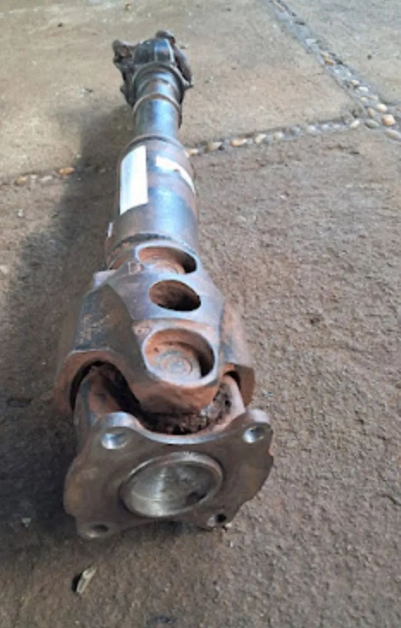 Eixo cardan dianteiro da Hilux srv 3.0, TDI, manual, 4x4, 2002/04. - Peças  para tratores e máquinas - Setor de Habitações Individuais Sul, Brasília  1441522592 | OLX