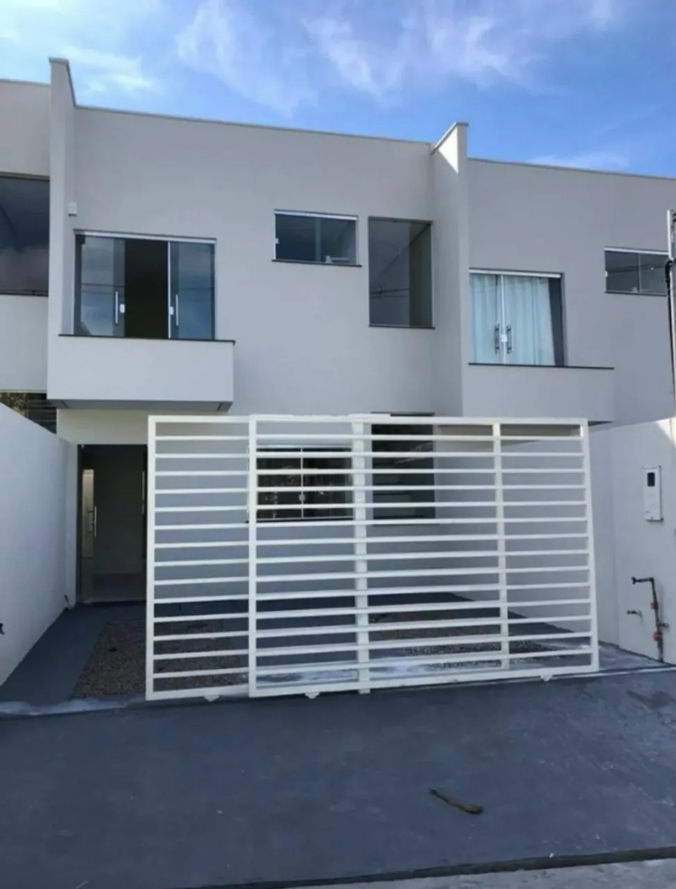 Alugo Casa Duplex residencial fechado , 3 quartos sendo 2 suítes