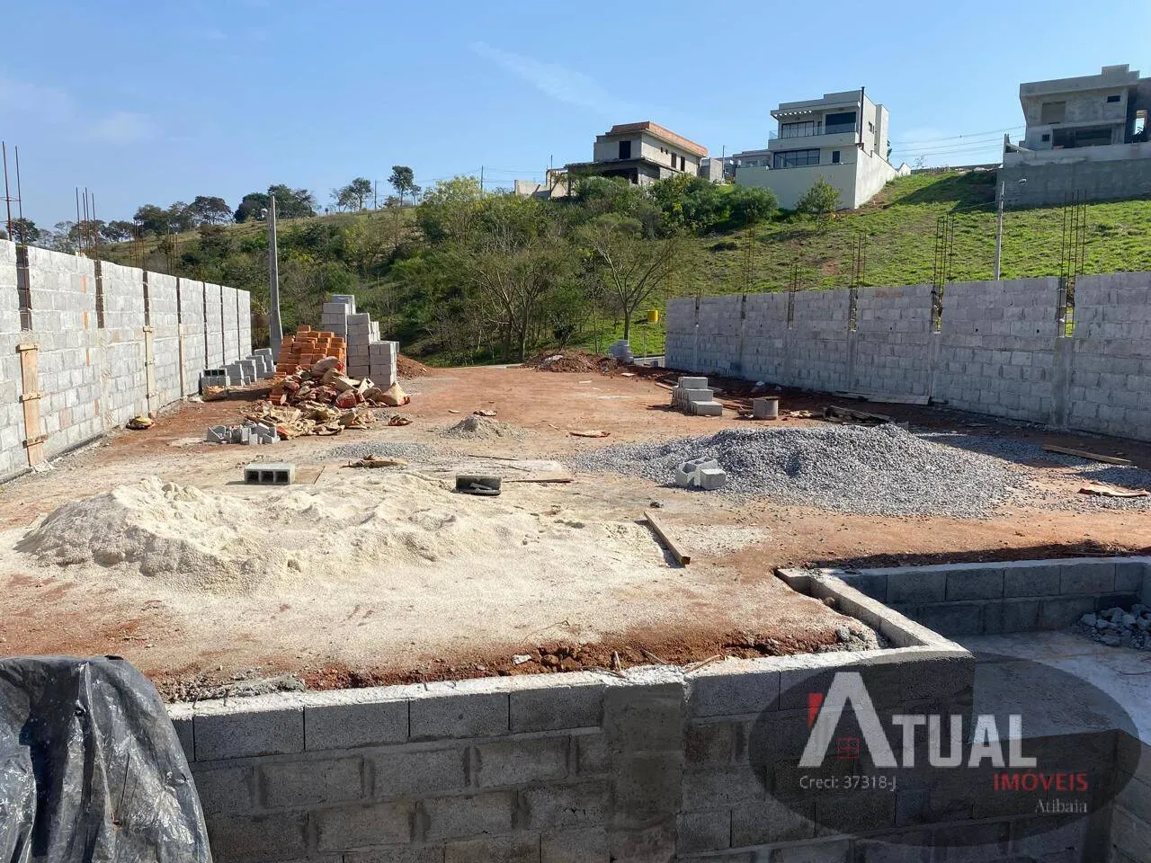 Vende-se terreno de 360m² em condomínio fechado - Atibaia-SP