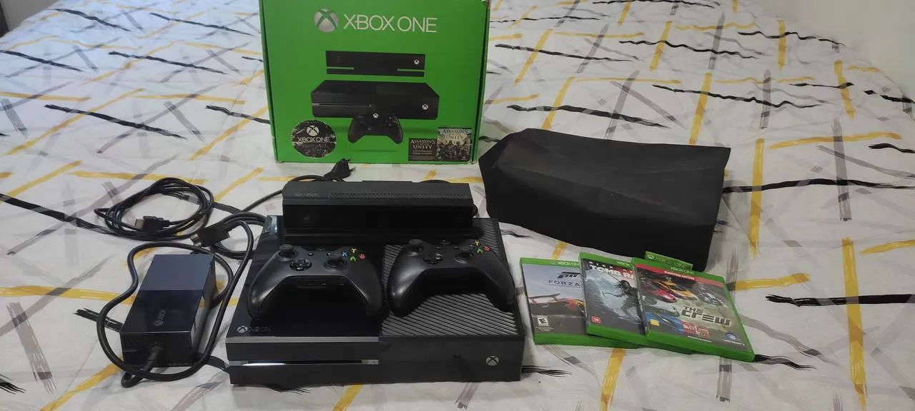 Xbox One com 2 Controles e Capa Protetora e jogos - Foto 2