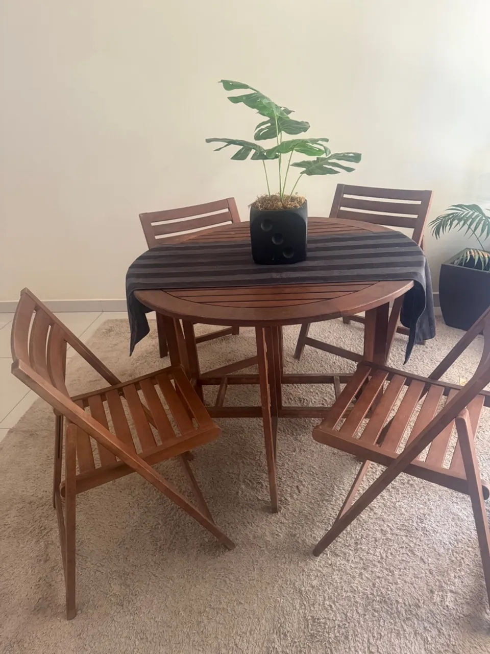Conjunto Dobrável Mesa 4 Cadeiras