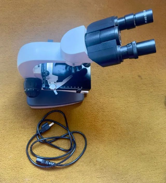 Microscópio Óptico - Foto 3