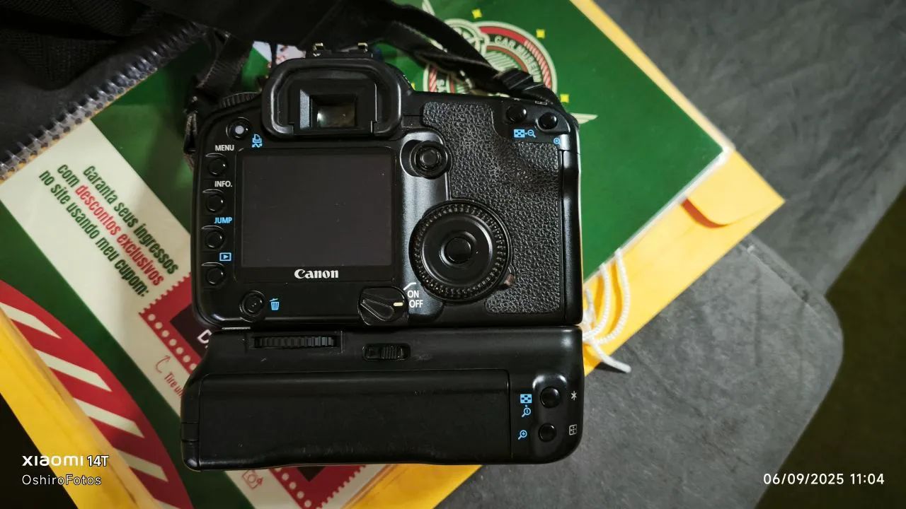 Canon 30D com grip e 1 bateria. Sem lente - Foto 2