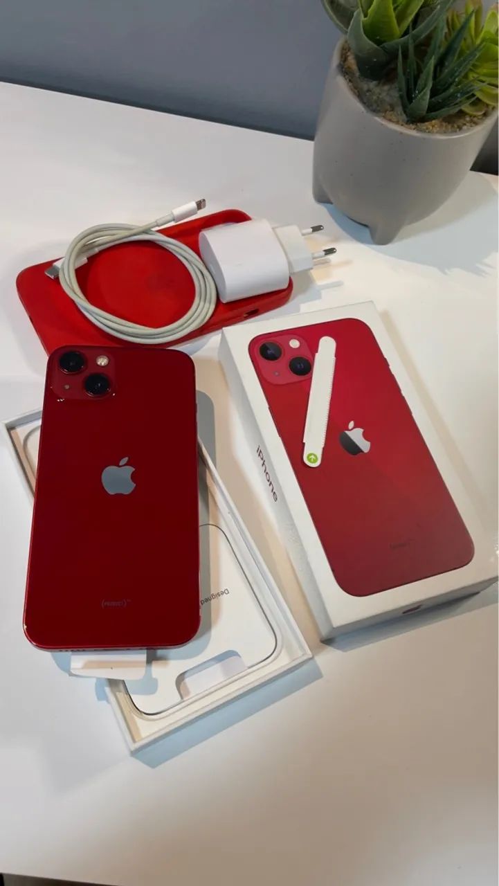 iPhone 13 red 256GB impecável 1 ano de uso 