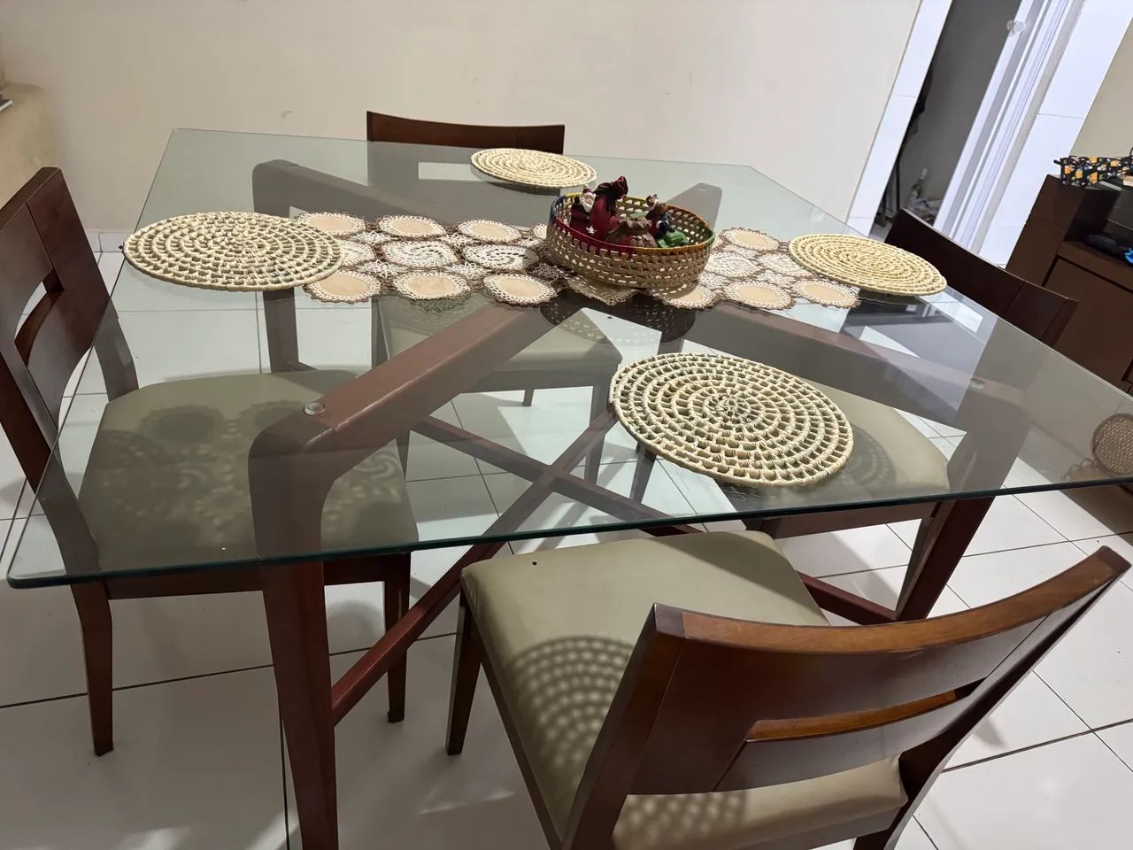 Mesa de jantar e cadeiras em madeira 64961601609731122