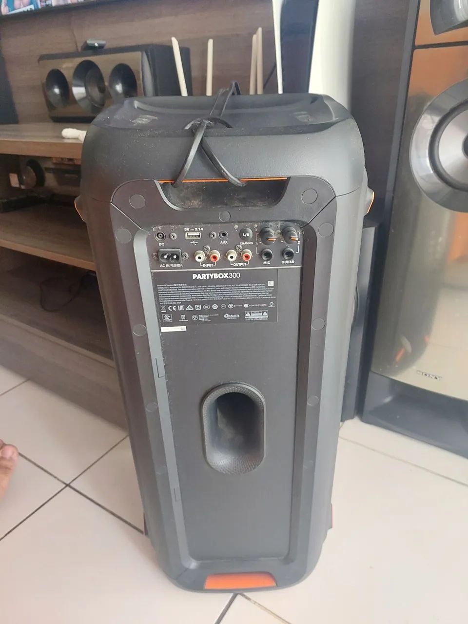 Caixa de som portátil JBL Partybox 300 Bluetooth  - Foto 4