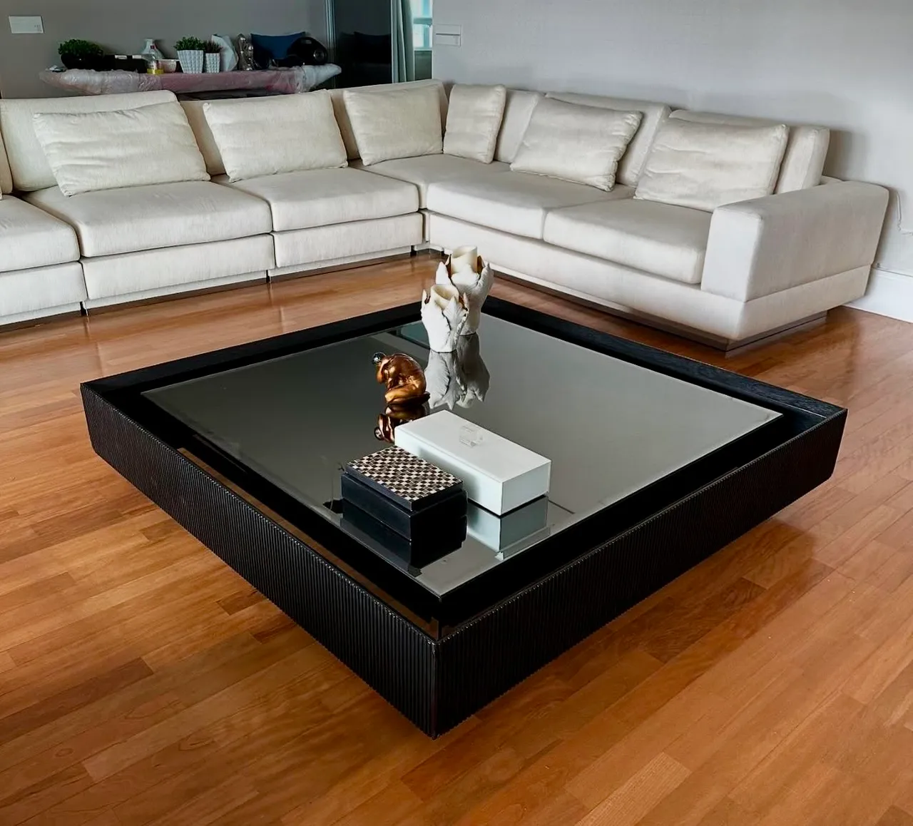 Mesa de centro BRENTWOOD modelo Kron núcleo revestido em espelho bisotè 150cm