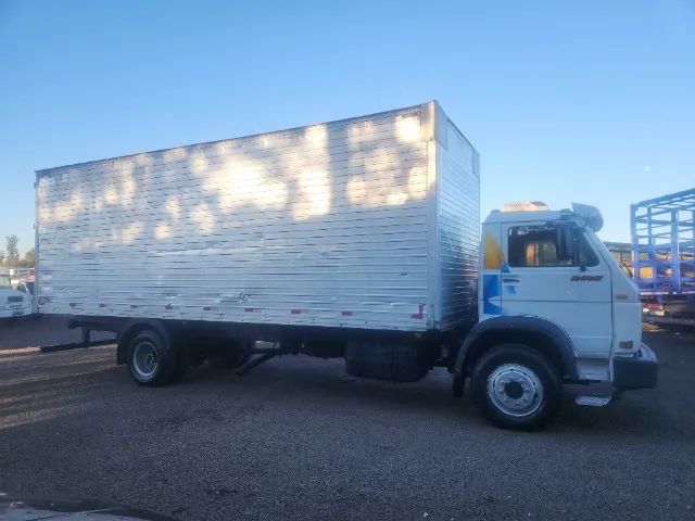 12170  Cummins 1999 6cc baú de 8. Metros