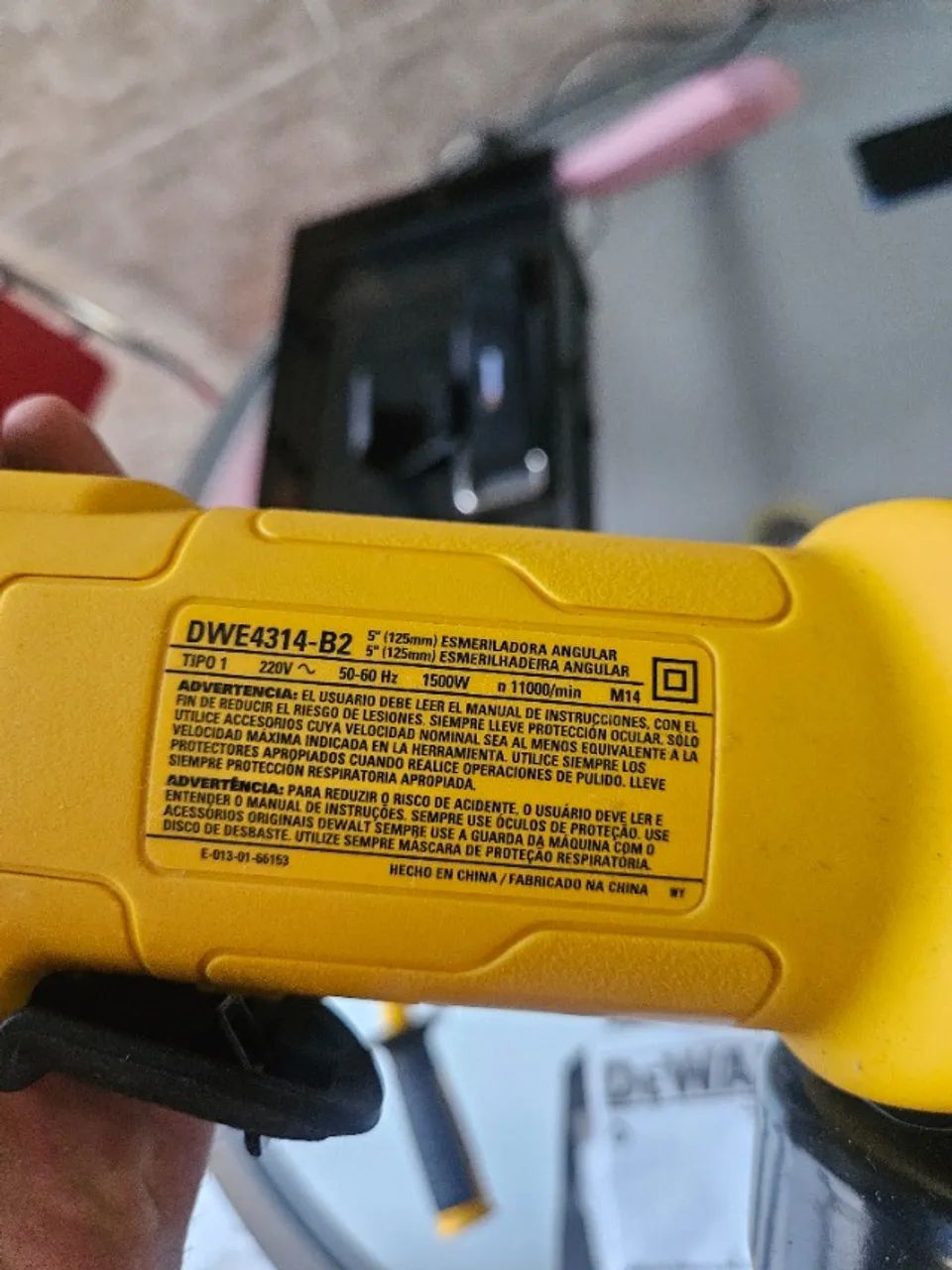 Esmerilhadeira Angular DeWALT DWE4314-B2 - Foto 2
