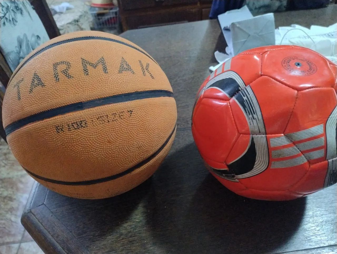 Duas bolas basquete / vôlei