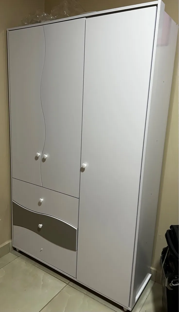 Guarda-Roupa Branco Moderno
