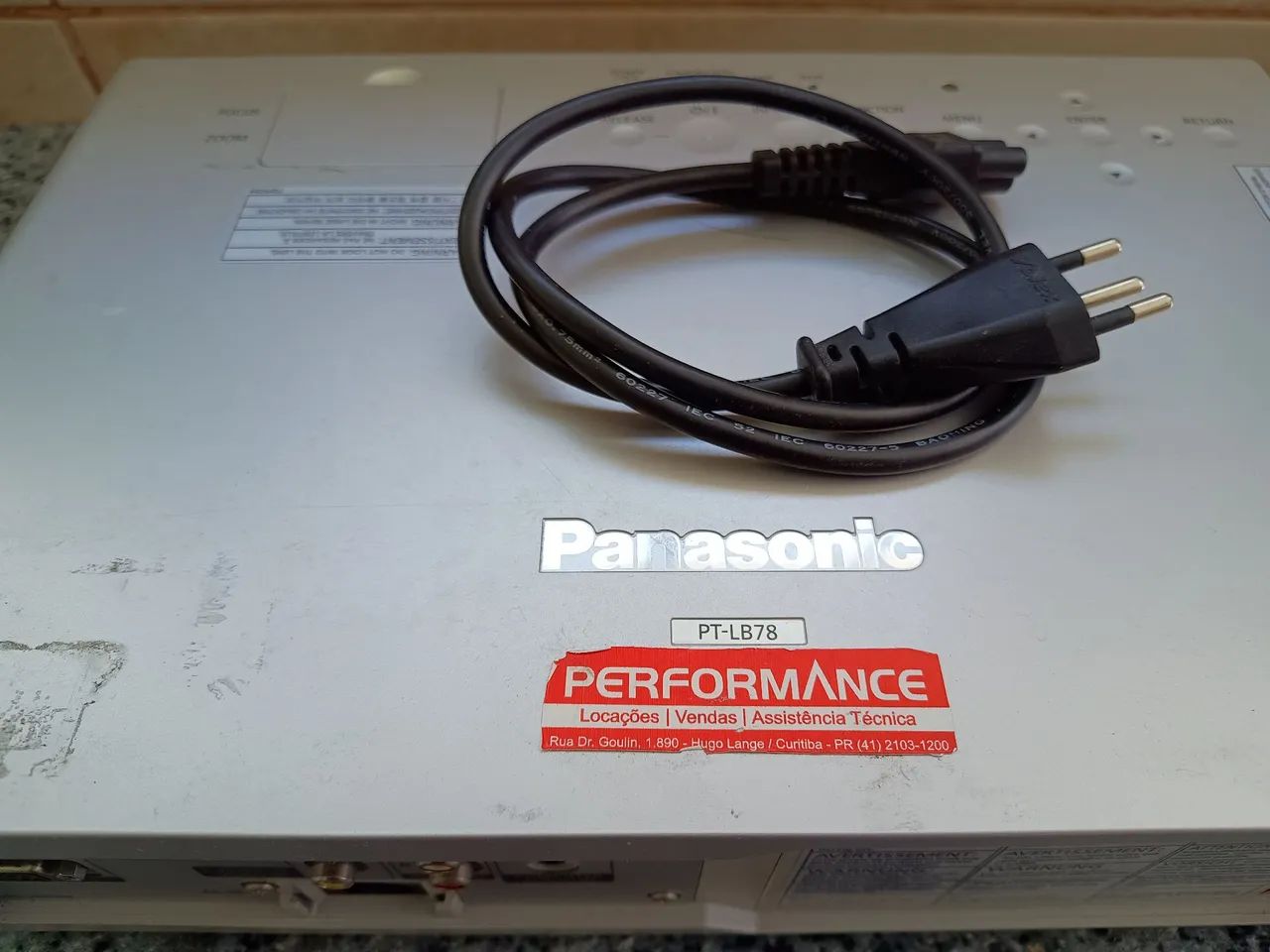 Vendo Projetor Panasonic PT-LB78, 3000 lúmens, funcionando com apenas 1600 horas de uso. - Foto 5