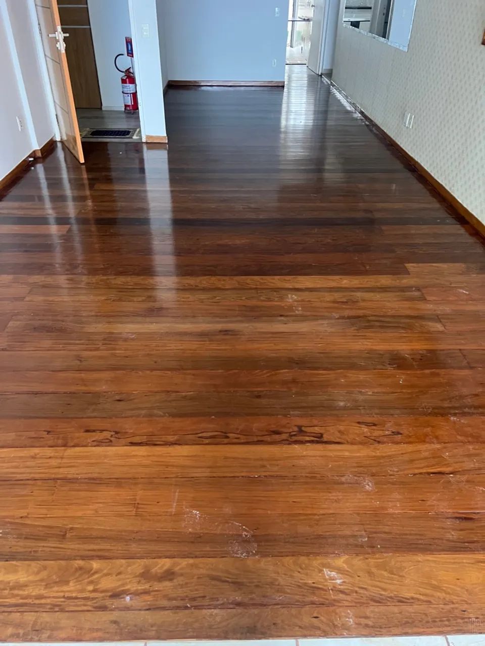 Piso de madeira maciça - Foto 3
