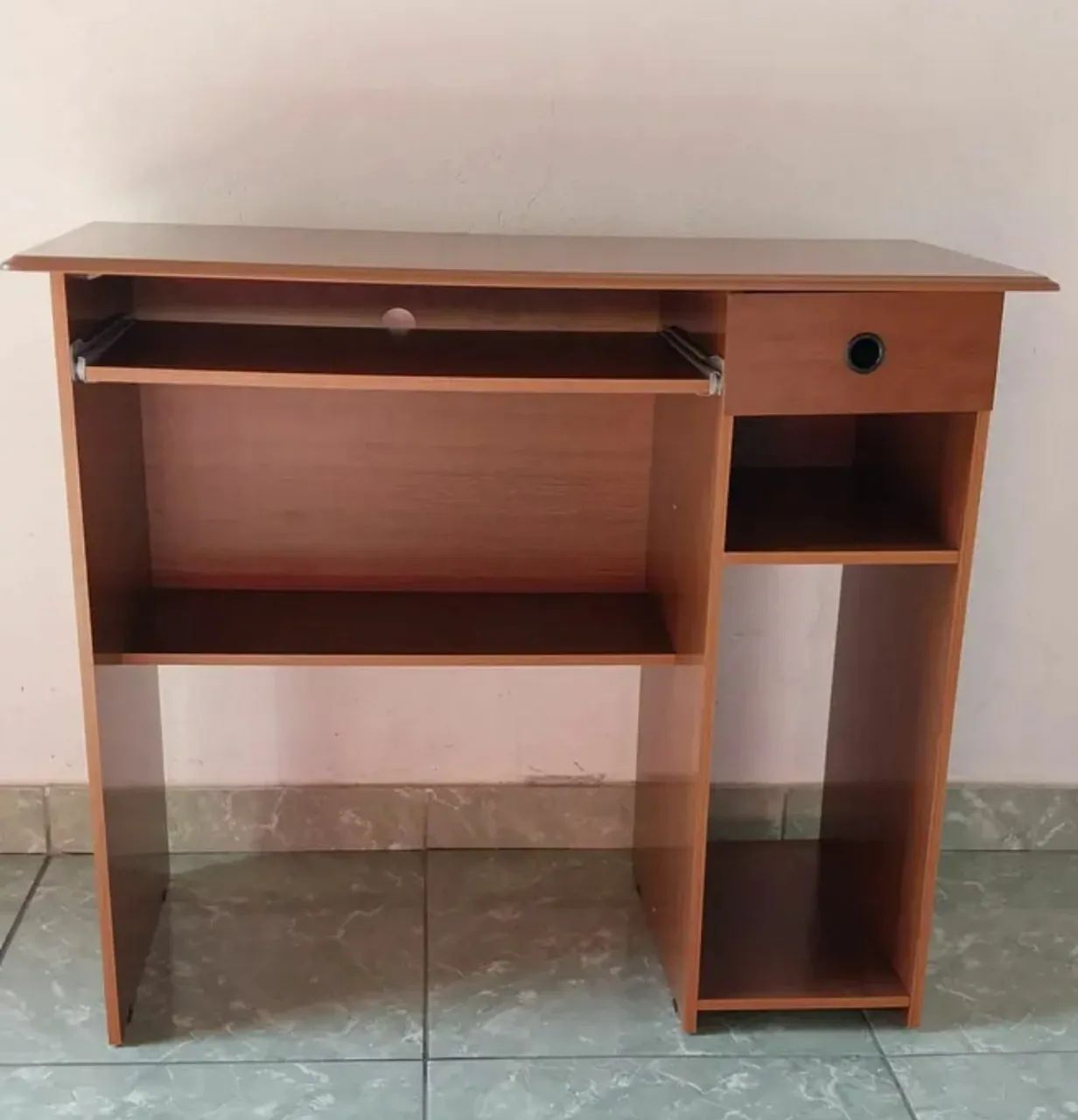 Mesa de Escritório Compacta -(peça nova) Ideal para Home Office