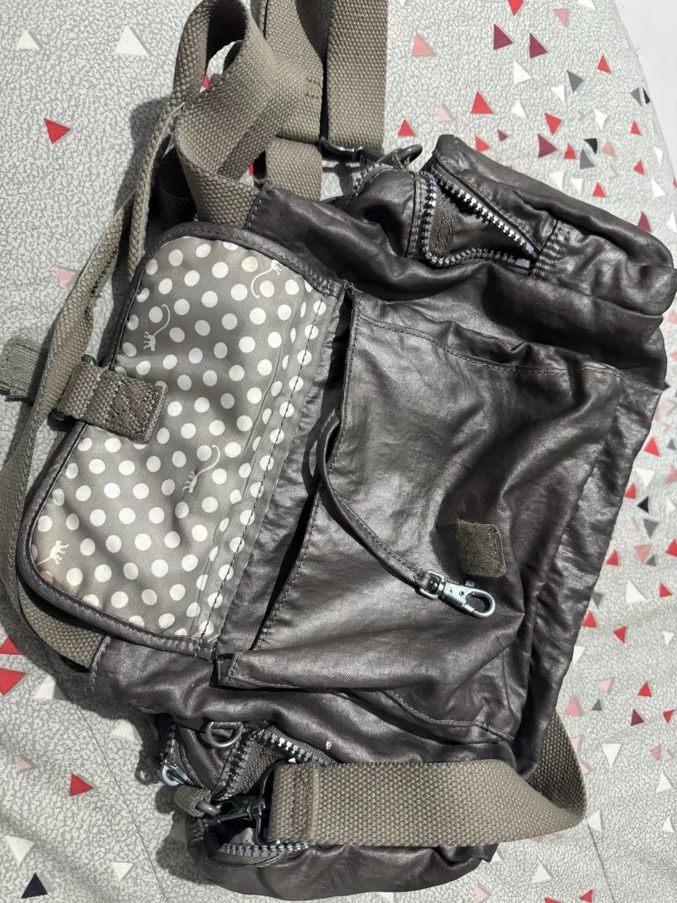 Bolsa Kipling dourada