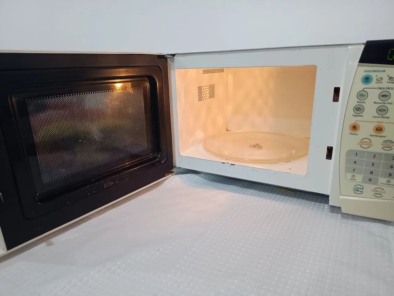 Microondas Eletrolux 18L 127V - Foto 2