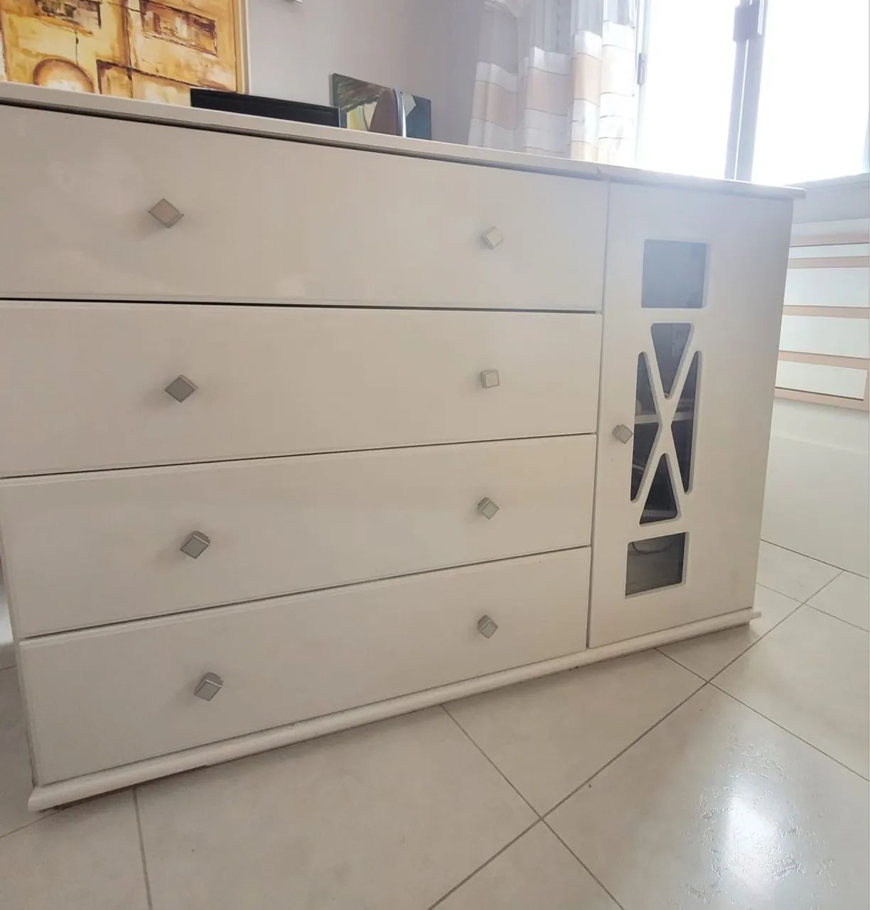 Cômoda branca de laca