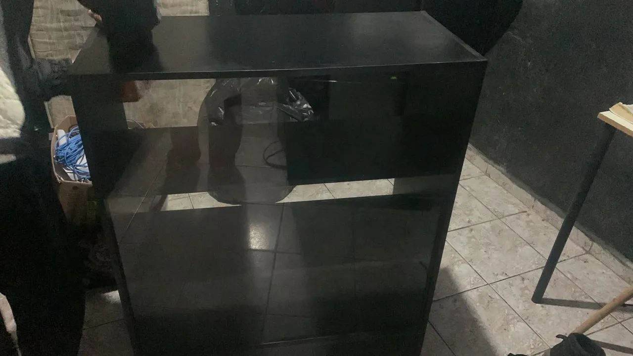 Vendo prateleiras ,mais caixa registradora