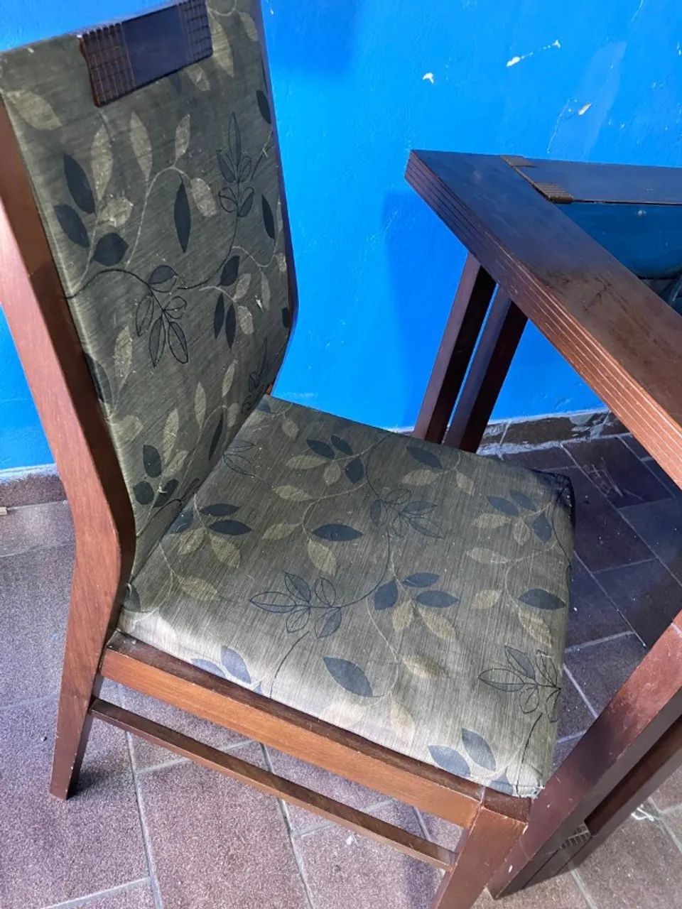 Mesa de Jantar de madeira com tampo de vidro - Foto 3