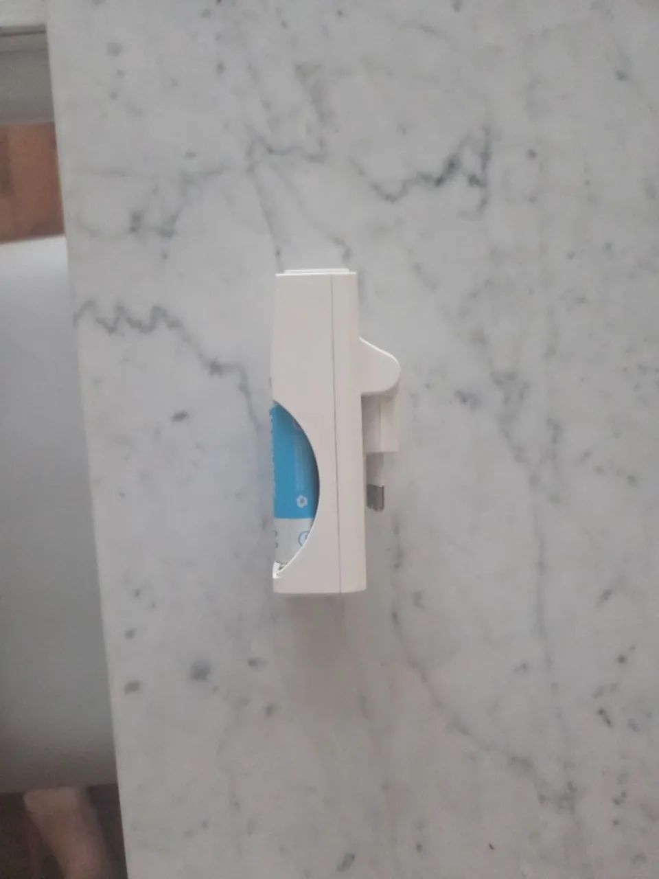 Carregador de pilhas com 4 pilhas incluídas  - Foto 2