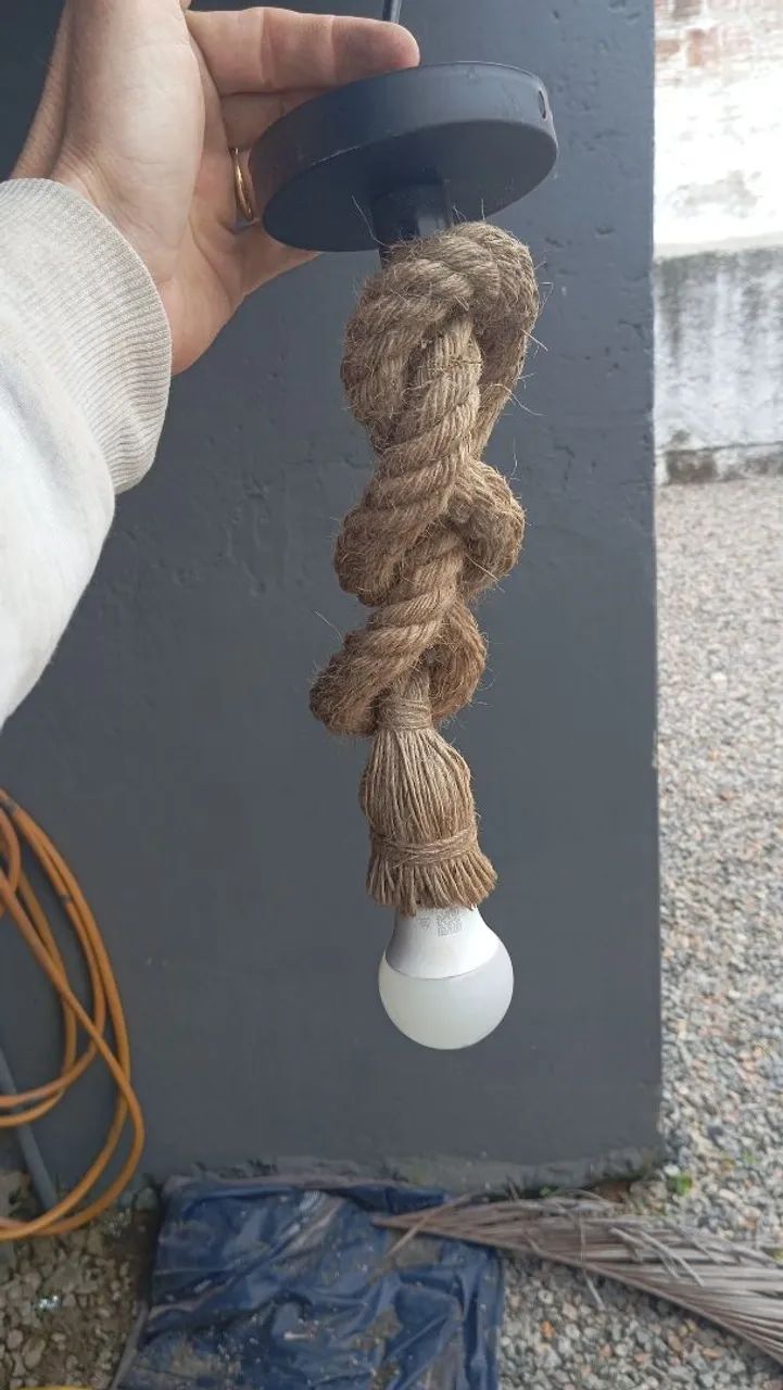 Luminária corda sisal