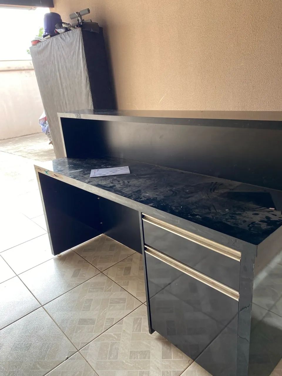 Balcão com mesa para computador reforçado