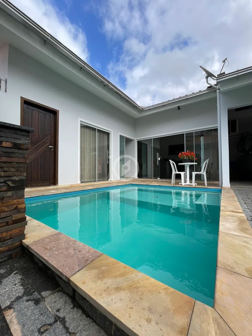 Casa Alto Padrão com Piscina e Suite com Sacada e Banheira - Foto 2