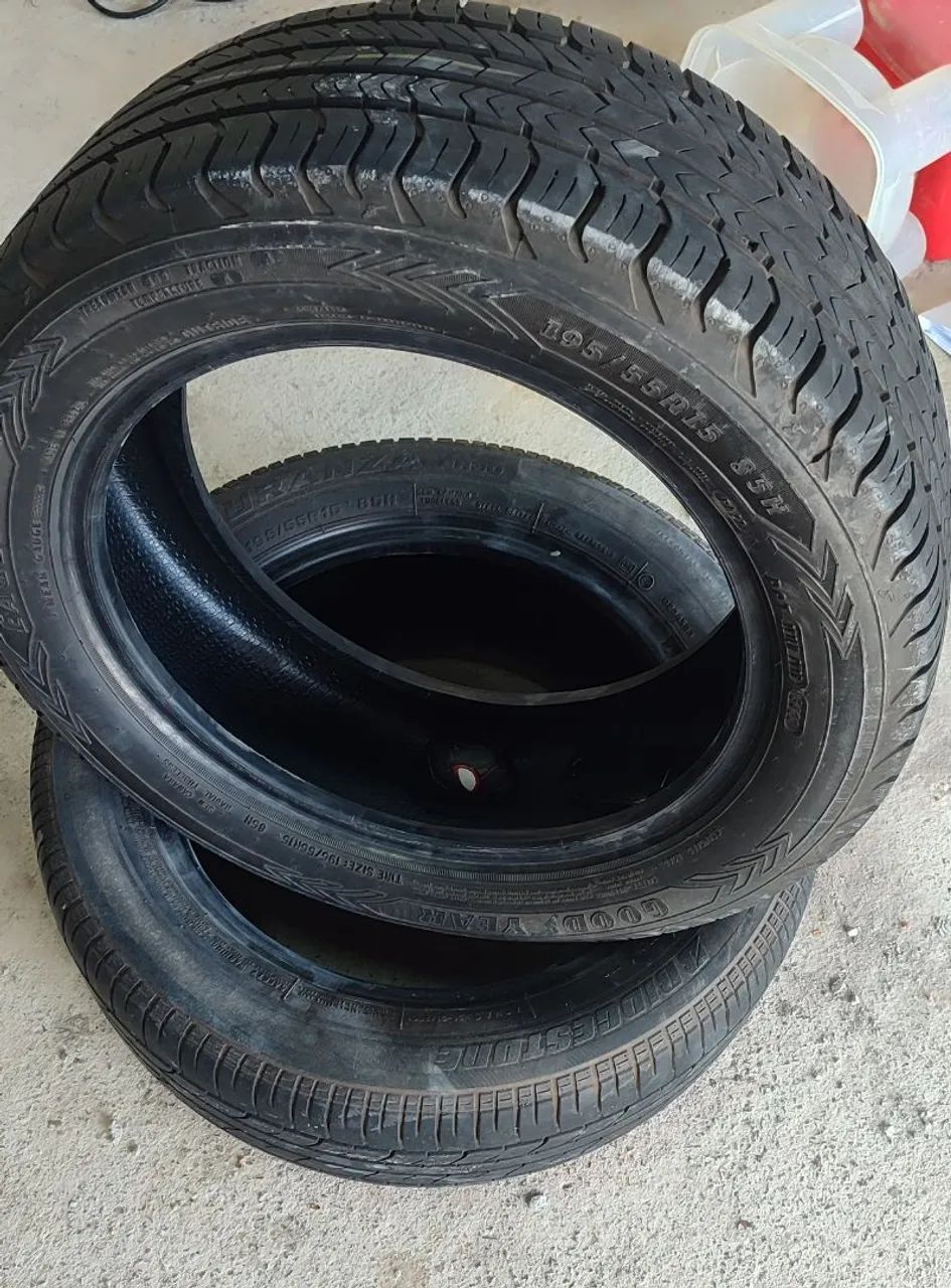 2 Pneus aro 15 - 200,00 cada um