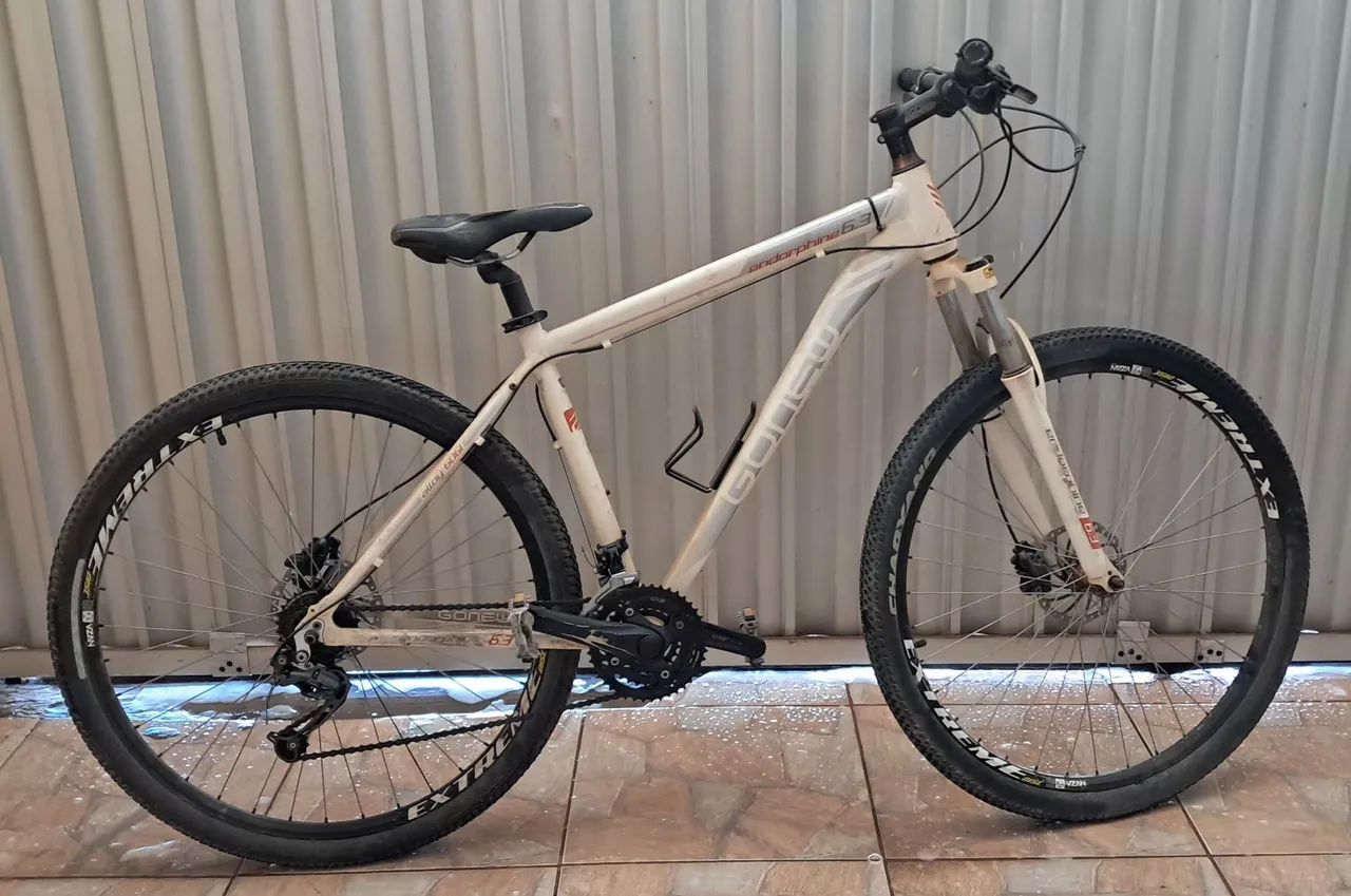 Vende-se uma bicicleta Top