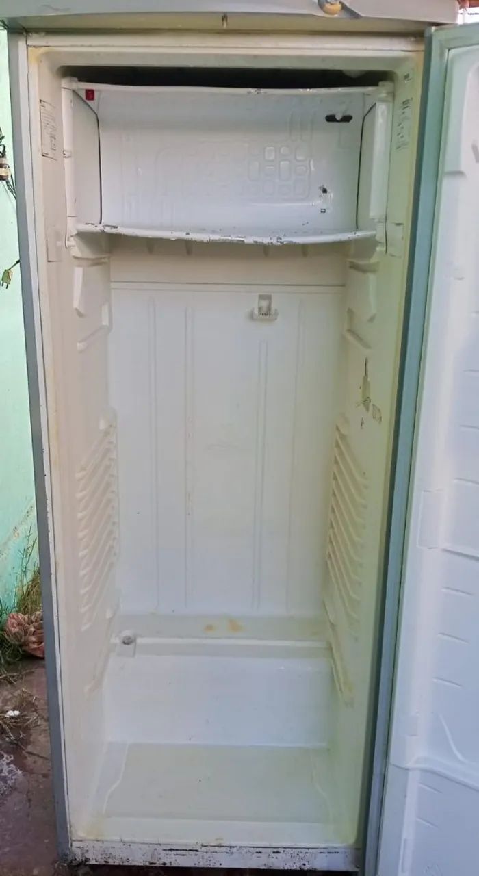 Vendo geladeira usada funcionando perfeitamente - Foto 5