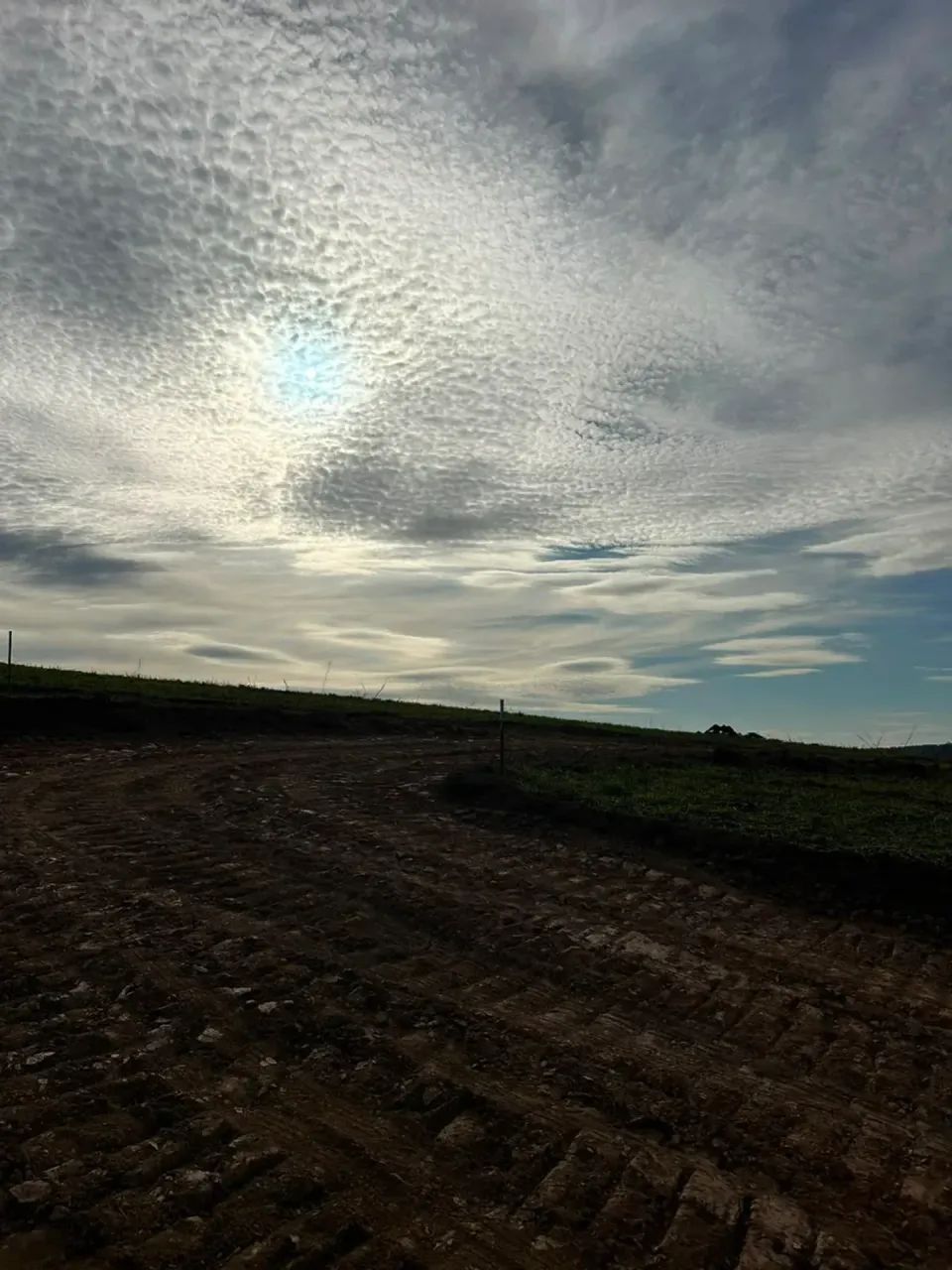 Chácara dos sonhos: 1000m² com nascente natural - Foto 5