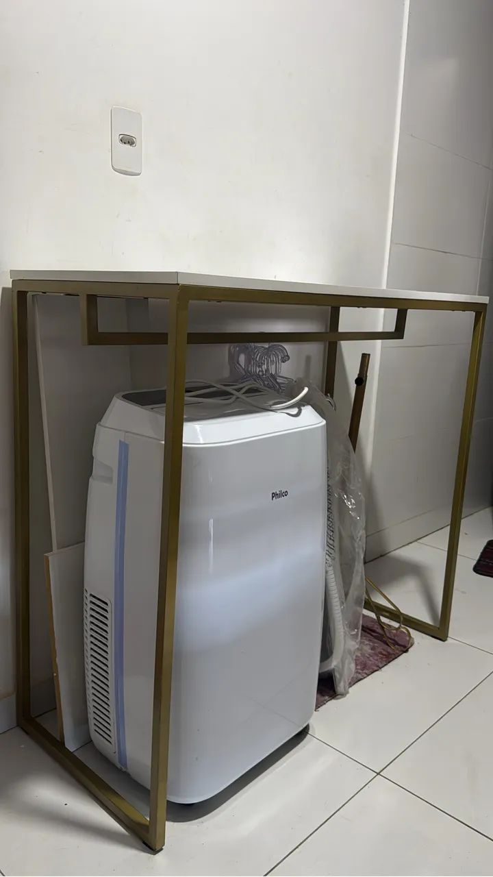 Vendo mesa de mdf com metalon