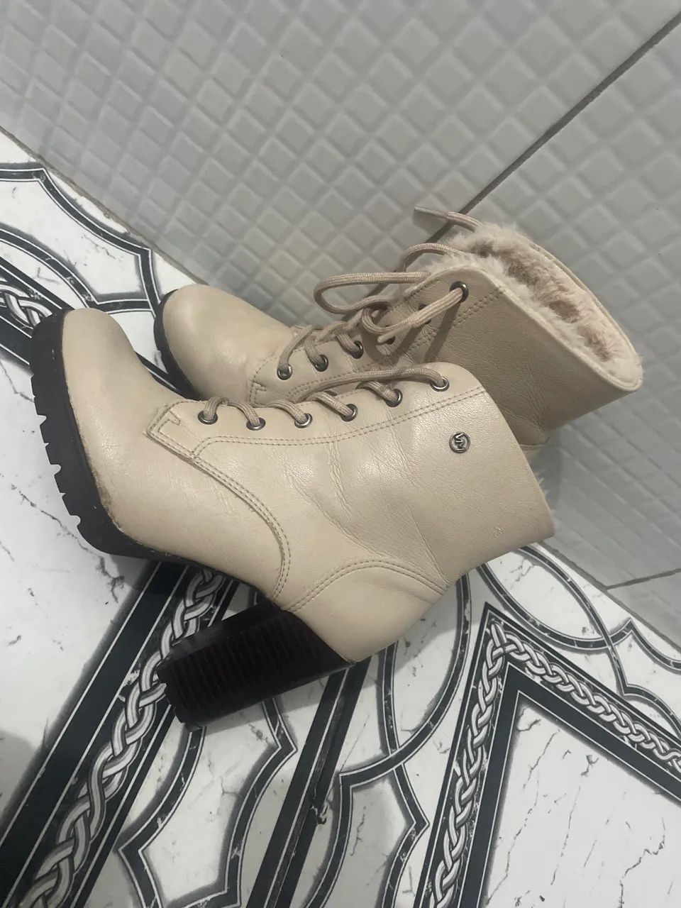Kit Botas Semi novas Elegantes  - Foto 2