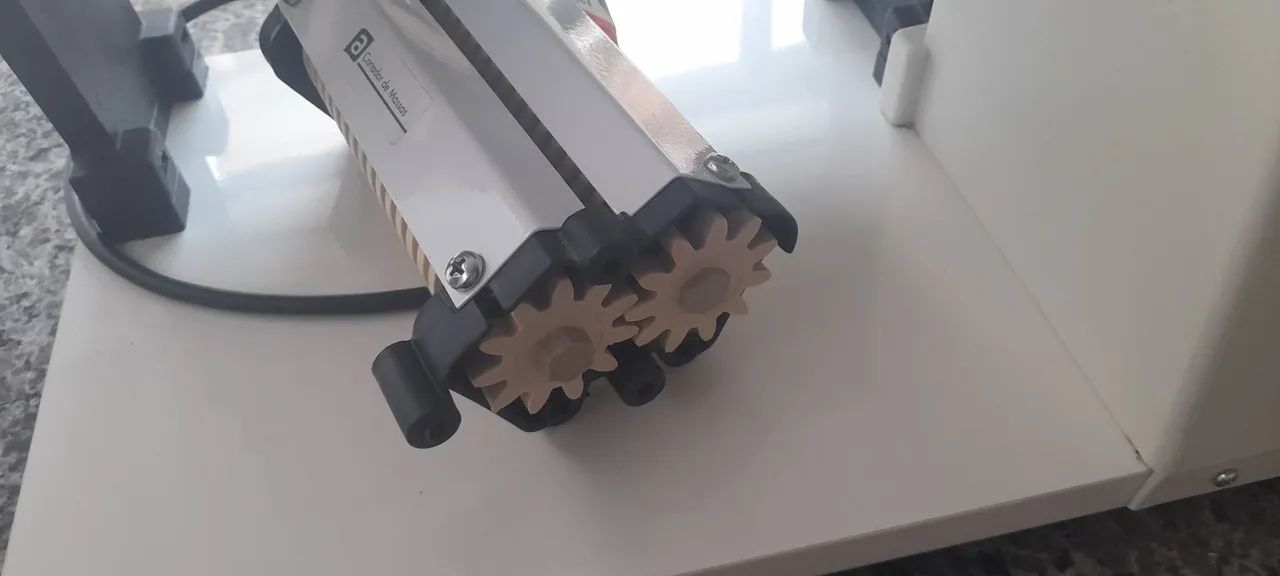 LAMINADOR DE MASSAS 127 volts 28 cm semi novo - Foto 3