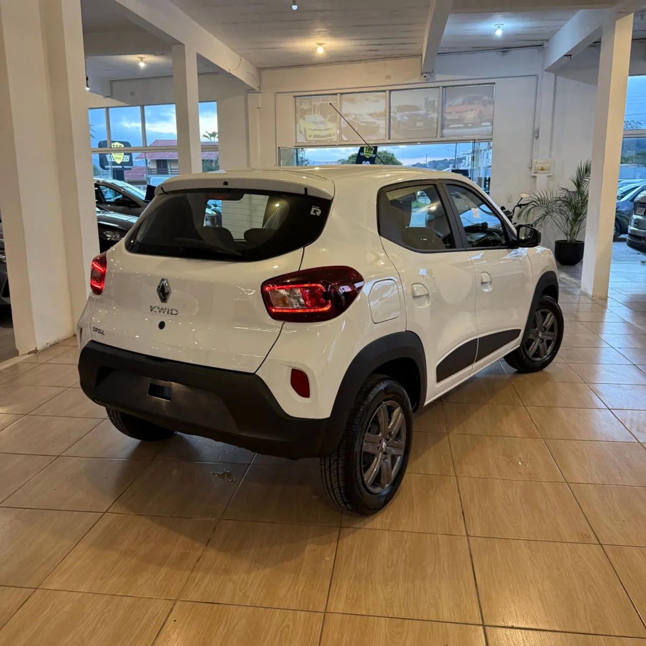 Renault Kwid Intense 1.0 Flex 12V 5P Mec. 2026 - Foto 4