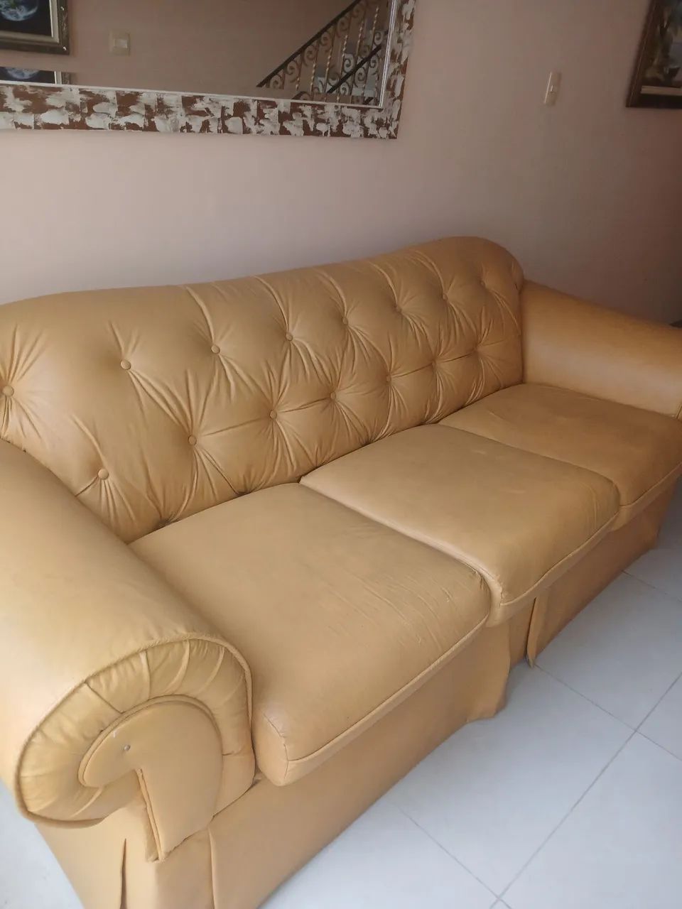 Sofá grande couro - PRA SAIR LOGO - Foto 4