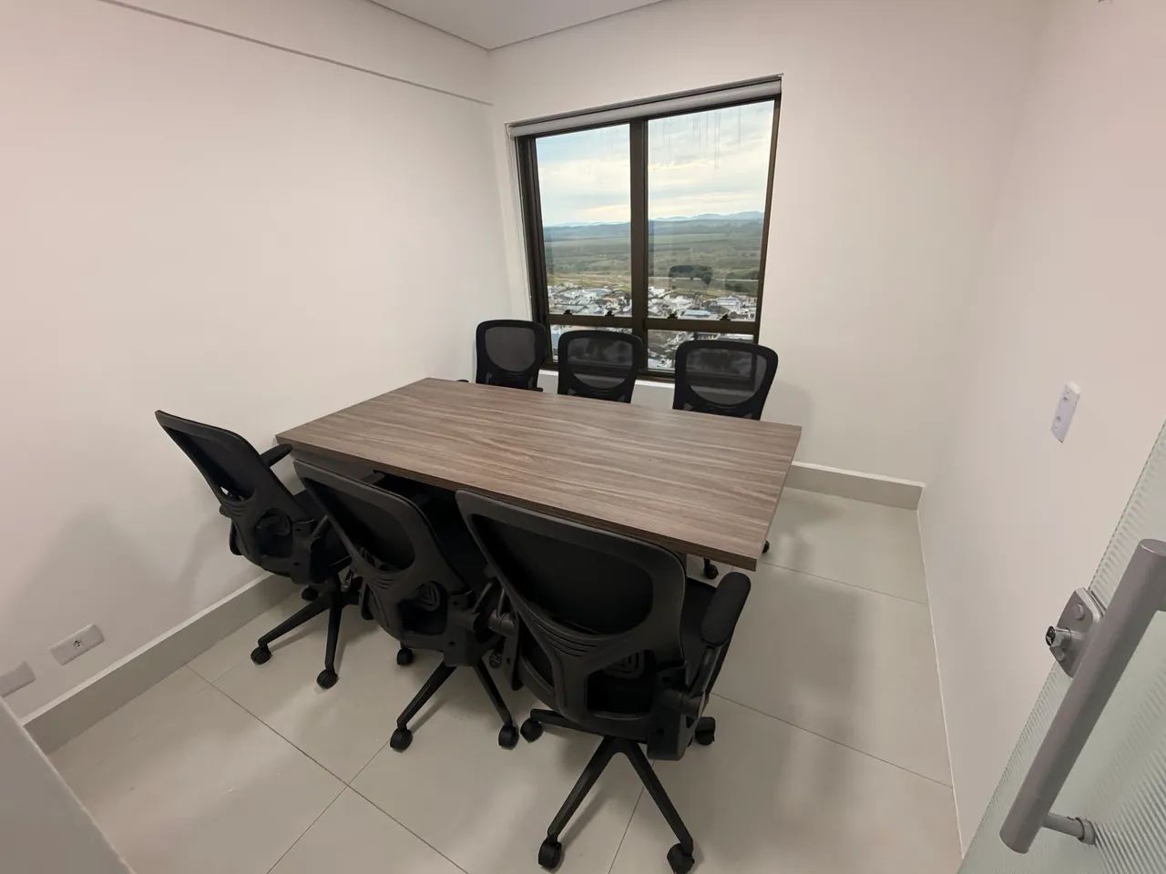 Urgente - Mesas e cadeiras escritório - praticamente Novos  - Foto 5